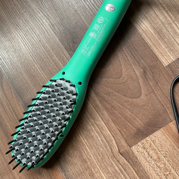 Irresistible Me Jade Straightening Brush - Picture 4 of 6